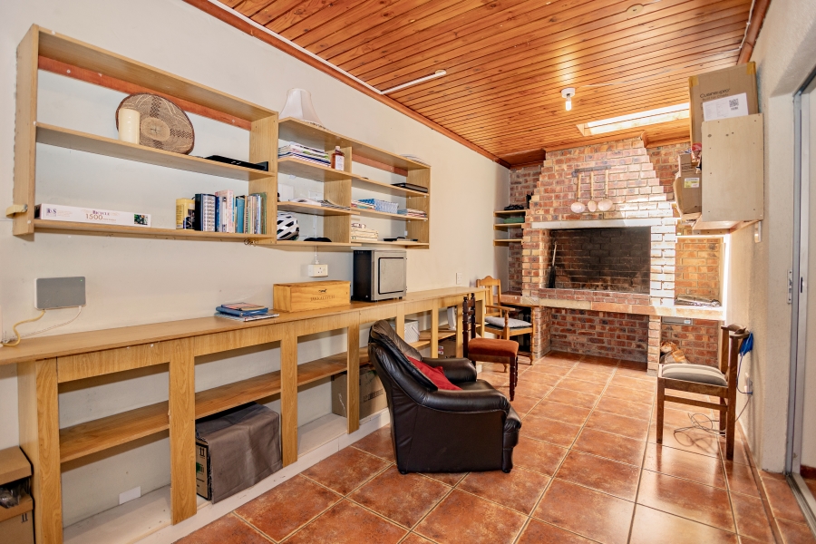 6 Bedroom Property for Sale in Schoongezicht Western Cape